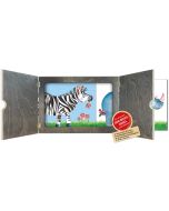 Kamishibai mit seitlichem Einschub und offener Rückwand. Erzähltheater für Bildkarten in DIN A3.