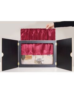 Vorhang „Mein Kamishibai“ aus rotem Satin, geschmeidig und hochglänzend: Sorgt für authentische Theateratmosphäre oder Kinoflair